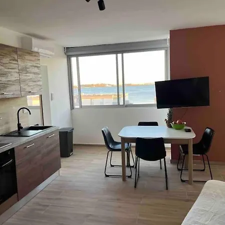 Joli Appart/vue étang/clim /wifi *