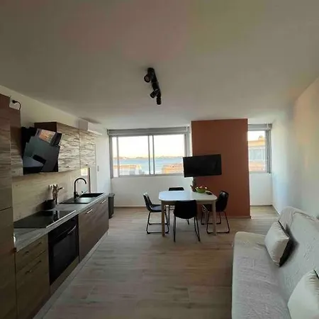 Joli Appart/vue Etang/clim /wifi Apartmán