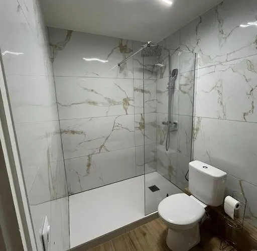 Joli Appart/vue Etang/clim /wifi Daire *
